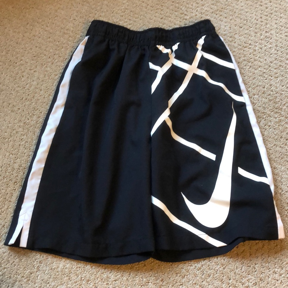 Black Nike Boys M Athletic Shorts